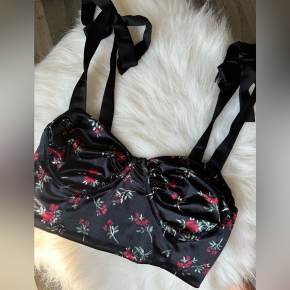 Velvet Black and Red Floral Crop Top - Picture 5 of 7
